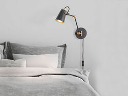 Moderne Wandlampe aus Metall in schwarz matt, variabel verstellbare Leseleuchte