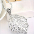 Kette mit Anhänger Blatt + Steinchen Damenkette silber modern groß lang