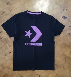 wNeu Converse T Shirt Gr.M 48 Rundhals Druck vorn schwarz flieder Skatershirt