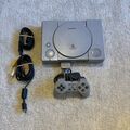 Sony PlayStation 1 PS1 Classic Spielekonsole - Grau (SCPH-5502) mit Chip + Spiel