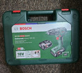 Bosch Universal Schlagschrauber 18 V Bohrer Set mit 2x 2,0 Ah Batterien - 06039D7171