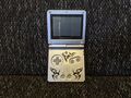 Nintendo Game Boy Advance SP Spielkonsole tribal Gameboy GUT AGS-001 Silber