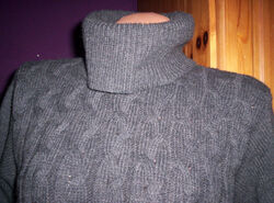 Super Long-Pullover mit Zopfmuster und Rollkragen, dunkelgrau  Gr.36/38