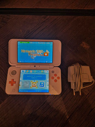 New Nintendo 2DS XL Handheld-Spielekonsole - Weiß/Orange