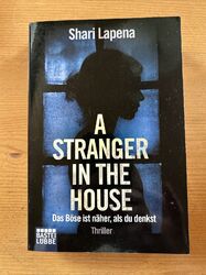 A Stranger in the House von Shari Lapena (2019, Taschenbuch)