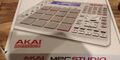 Akai Professional MPC Studio + Zubehörpaket ohne Software "The Bank"