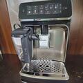 PHILIPS 2300 Serie Kaffevollautomat Espressomaschine Weißes Chrom (EP2333/40)