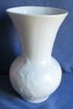 Royal KPM Porzellan Vase 20 cm weiß Relief 942/20 Retro - Handarbeit