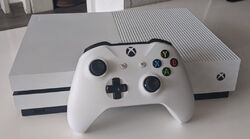 Microsoft Xbox One S 1TB inklusiv Wireless Controller - Weiß