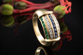 Ring mit Saphir Smaragd und Brillanten in 585er Gelbgold Eleganter Schmuck