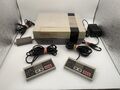 Nintendo Super Entertainment System Spielekonsole mit 2 Controller - Teildefekt