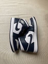 Jordan 1 Mid