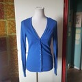 Blauer Cardigan, figurbetont mit tiefem V-Ausschnitt Knopfleiste, Gr 38