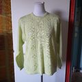 Hellgrüner Pullover mit Strickmuster Blumen-Details, Cottagecore, Akal, Gr. 40