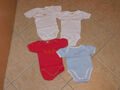 4 x Body mit kurzem Arm / Kurzarmbody weiß rot blau Gr. 62 / 68 guter Zustand