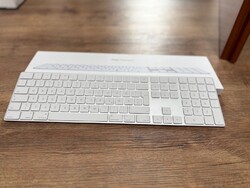 Apple Magic Keyboard mit Ziffernblock - Deutsch (MQ052D/A) Quertz in OVP