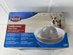 C04 - Trixie Trinkbrunnen - Vital Flow - 1,5 L - grau/weiß - Haustiere - Neu