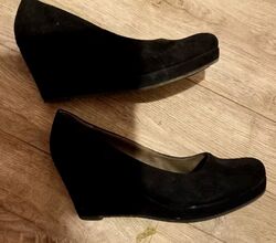 Damenschuhe. Pumps mit Keilabsatz. GR. 36 Tamaris  Gebraucht 