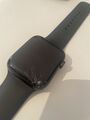 Apple Watch Series 6 44mm Space Grau Aluminiumgehäuse mit Schwarz Sportarmband -