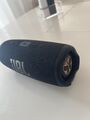 JBL Charge 5 Tomorrowland Edition Bluetooth Lautsprecher - Schwarz/Gold