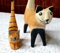 2 Deko Figuren Katzen aus Holz Handarbeit