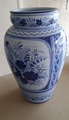 Bodenvase Farbe Hellblau mit dunkeblauem Blumenmuster Marke: Maioliche Deruta