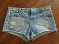 Bershka38Casual-Look Jeans Shorts Bermudas Hotpants Denim distressed kurze Hose 