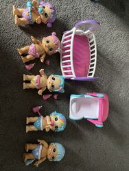 Little Live Busy Bubs Puppen Konvolut x 5 mit Kinderbett und Autositz und allen Flaschen usw.