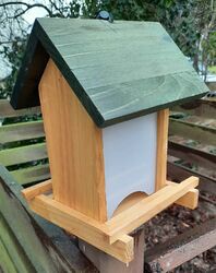 Vogelfutterhaus Vogelfutterstation zum Aufhängen oder Aufstellen Holz 21 cm hoch