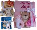 Babydecke mit Namen bestickt + Zugabe Babysocken Babyrassel Greifling Baby Taufe