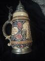 Alter Steinzeug Bierkrug mit Zinndeckel und Drachen-Daumendrücker, 1 Liter