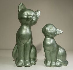Katzen Figuren Katzenskulpturen Porzellan 2 x grüne Mutter und Kind Deko Katzen