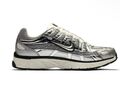 Nike P-6000 Silver Metallic Sail Lauf-/Lifestyle Sneaker I Größe EU 41 US 8,5