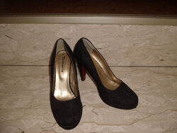 schicke Tamaris   High Heels  Pumps Gr.  40  schwarz