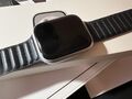 Apple Watch Series 8, 45mm Aluminiumgehäuse silber mit Lederarmband, wie Neu!