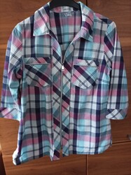 Modische Damenbluse
