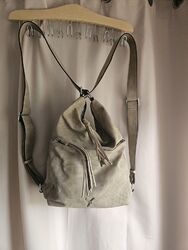 Rucksacktasche, Beutel, Umhängetäsche, Rucksack von Suri Frey,  Farbe Taupe