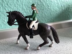 Schleich 42358 Springreiterin mit Pferd Speilzeug