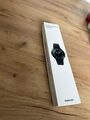 Samsung Galaxy Watch4 Classic 42mm Edelstahlgehäuse mit Silikonarmband - Schwarz