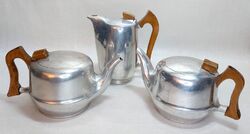 Picquot Ware Aluminium drei Vintage Kaffee Teekannen Modelle T6 JB Design Classic