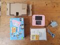 Nintendo 2DS Handheld Konsole mit vorinstalliertem Tomodachi Life, Pink und Weiß