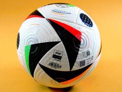 Original EM 2024 Matchball Adidas Fußball FUSSBALLLIEBE PRO OMB IQ3682 Spielball