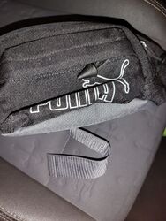 Puma Bauchtasche / Gürteltasche, schwarz, silberfarbener Aufdruck. Wie Neu!!