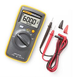 Fluke 101 Handheld Easily Carried Digital Multimeter 600 V CAT III