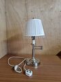 Schwenkarm Stehlampe Vintage viktorianischer Stil silber Wohnzimmer