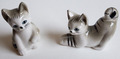 Set Mini Porzellan Katzen Anthropomorph Deko Figur Grau Handbemalt 1980er Vtg.