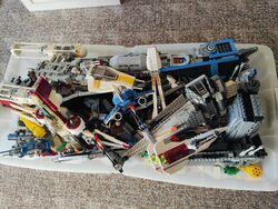 Lego Star Wars KONVOLUT, Kiste mit  Modellen und Figuren (~8,2kg)