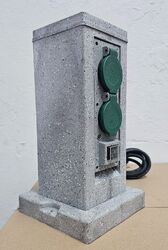 Außensteckdose in Steinoptik (4-fach) Gartensteckdose IP44 Dämmerungssensor