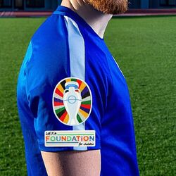 2024 UEFA Euro 2024 Pokal + Foundation Patch neu