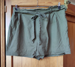 Hose, Shorts, grün, Taillengummi, Gürtelschlaufen, Bindeband, 2 Taschen, G XXL